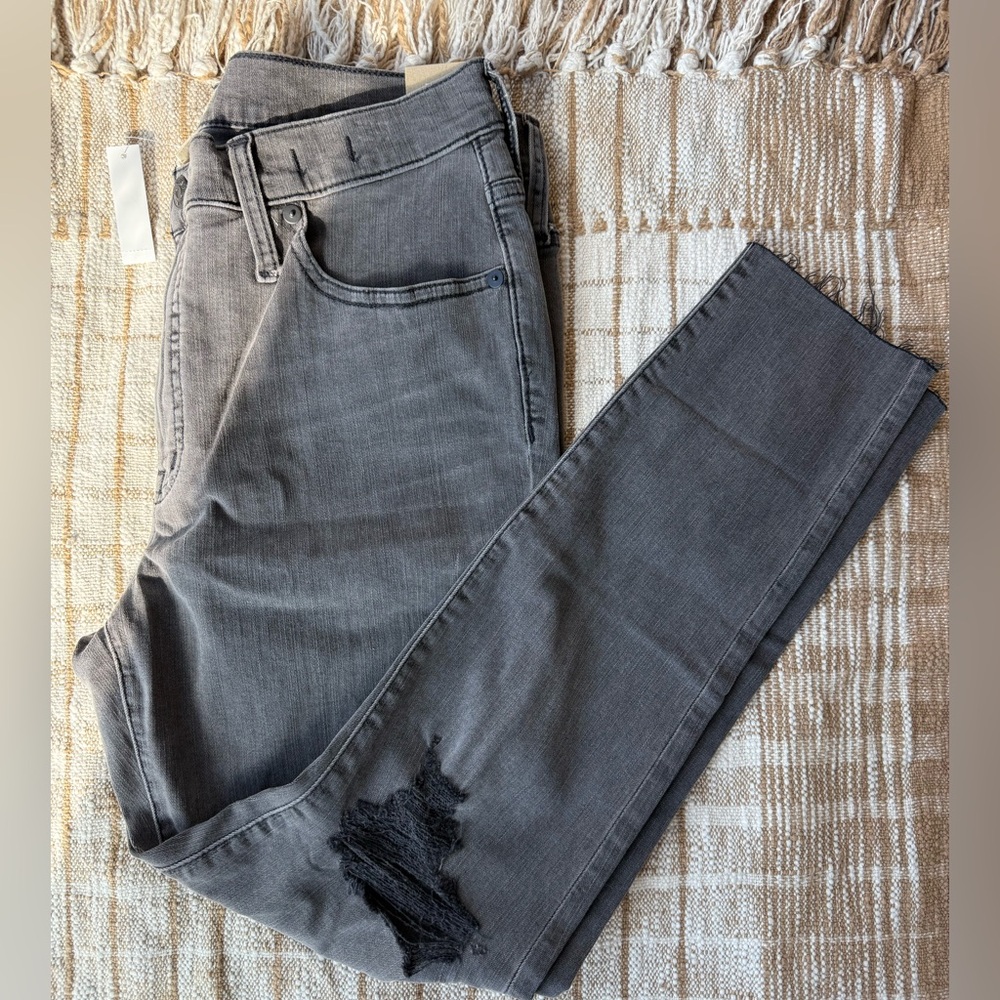 Madewell Women’s 9” Mid Rise Skinny Jeans with Distressed Knee